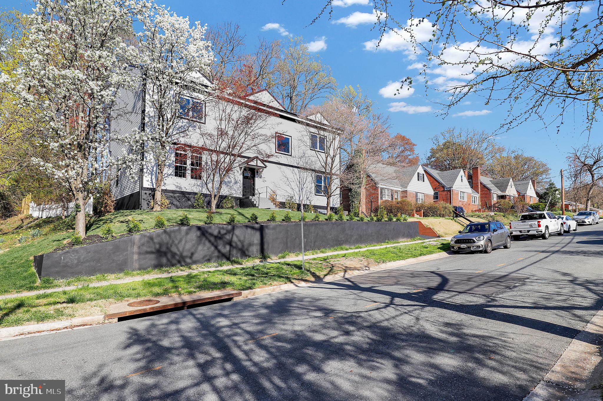 KENSINGTON HEIGHTS - Residential