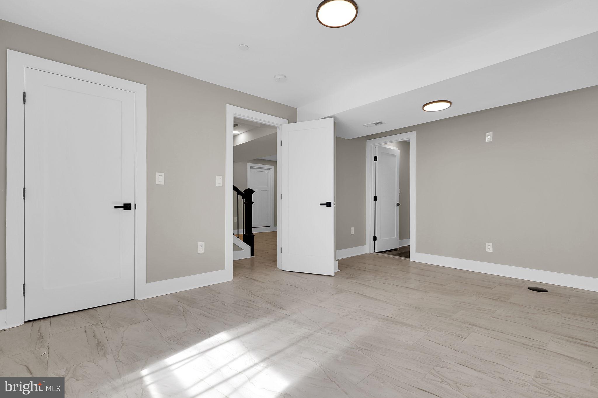 KENSINGTON HEIGHTS - Residential