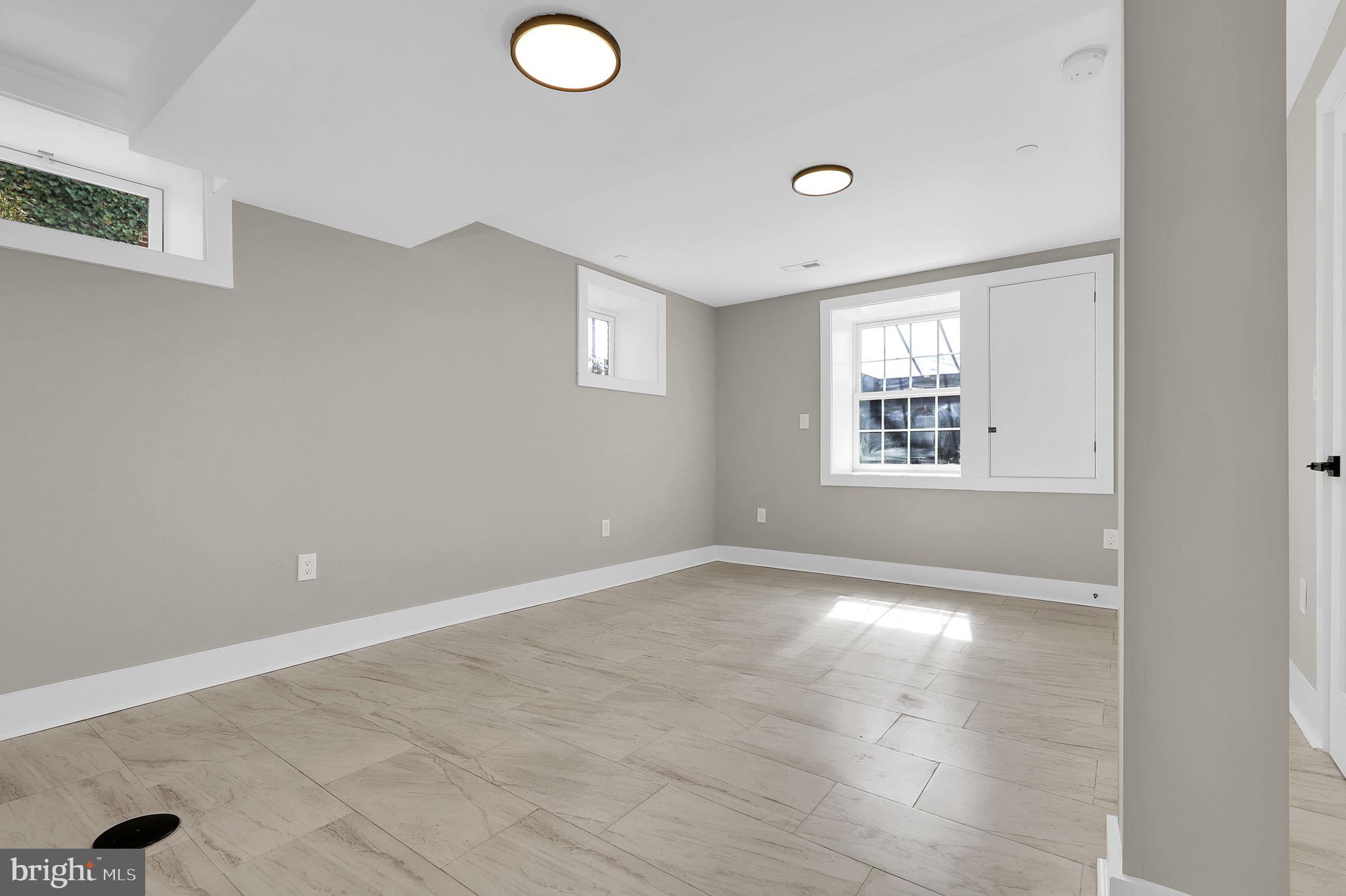 KENSINGTON HEIGHTS - Residential