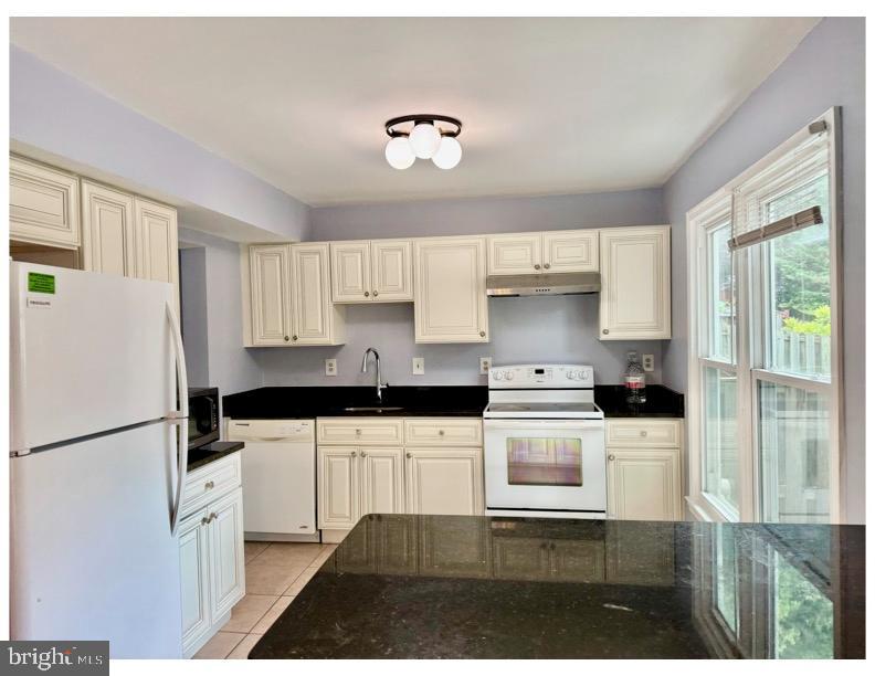 10 MEADOW GRASS COURT