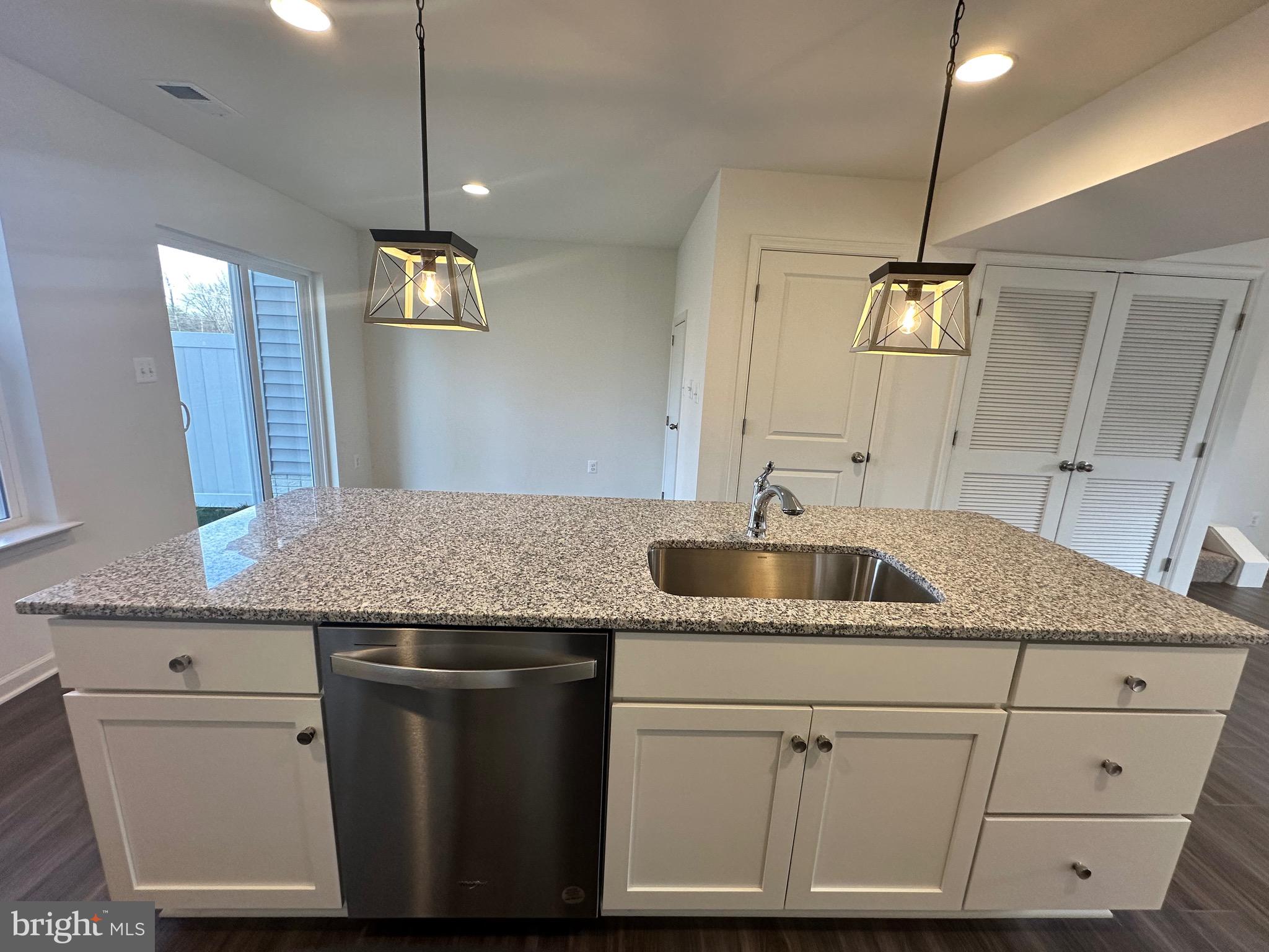 WHISPERING PINES - Residential