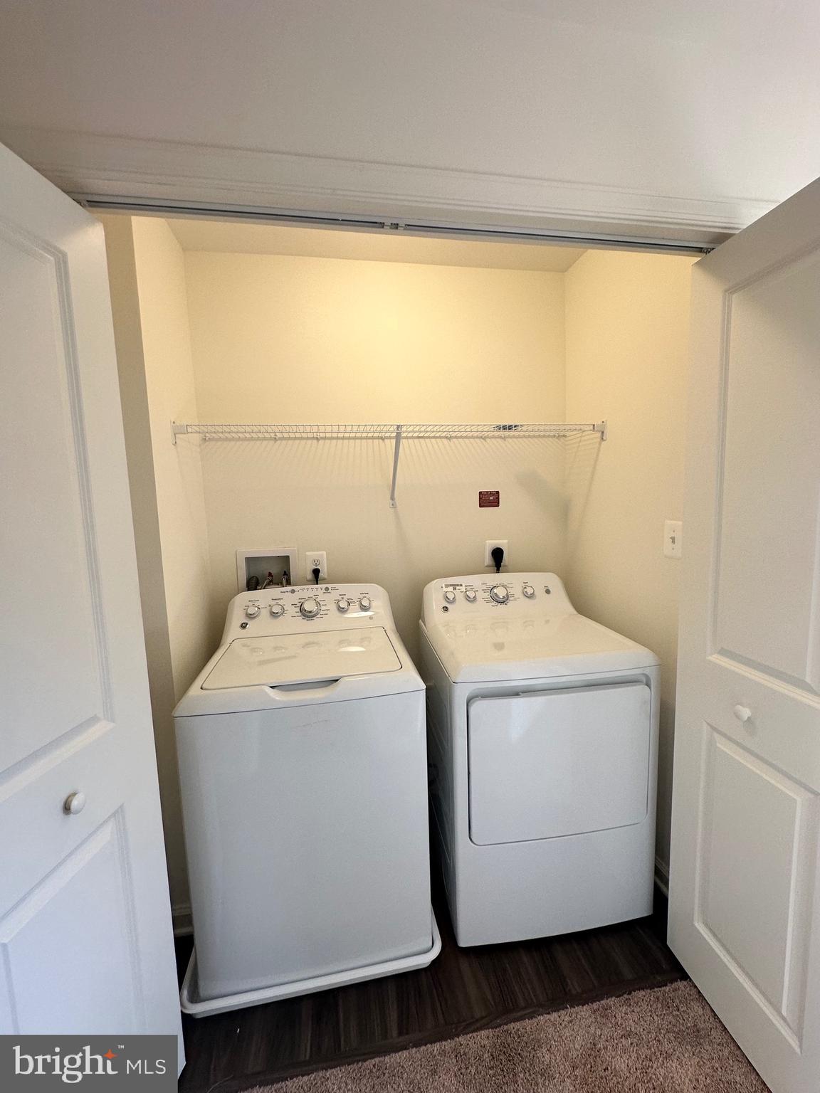 WHISPERING PINES - Residential