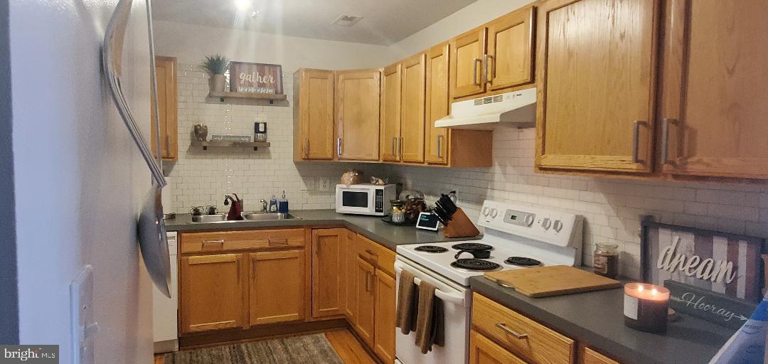 TEMPLE PLAZA-PLAT 1> - Residential Lease