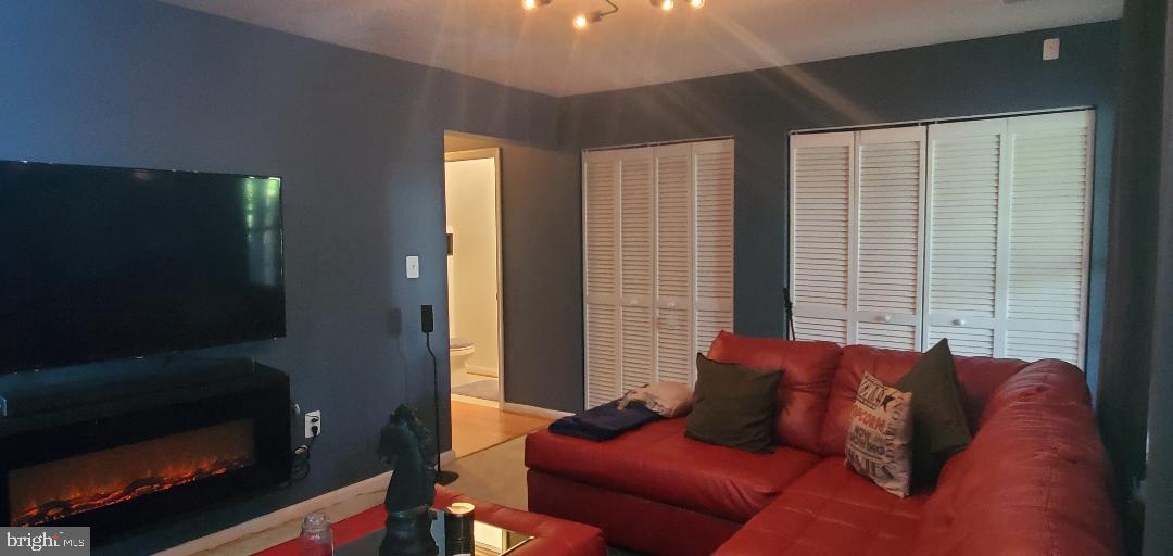 TEMPLE PLAZA-PLAT 1> - Residential Lease