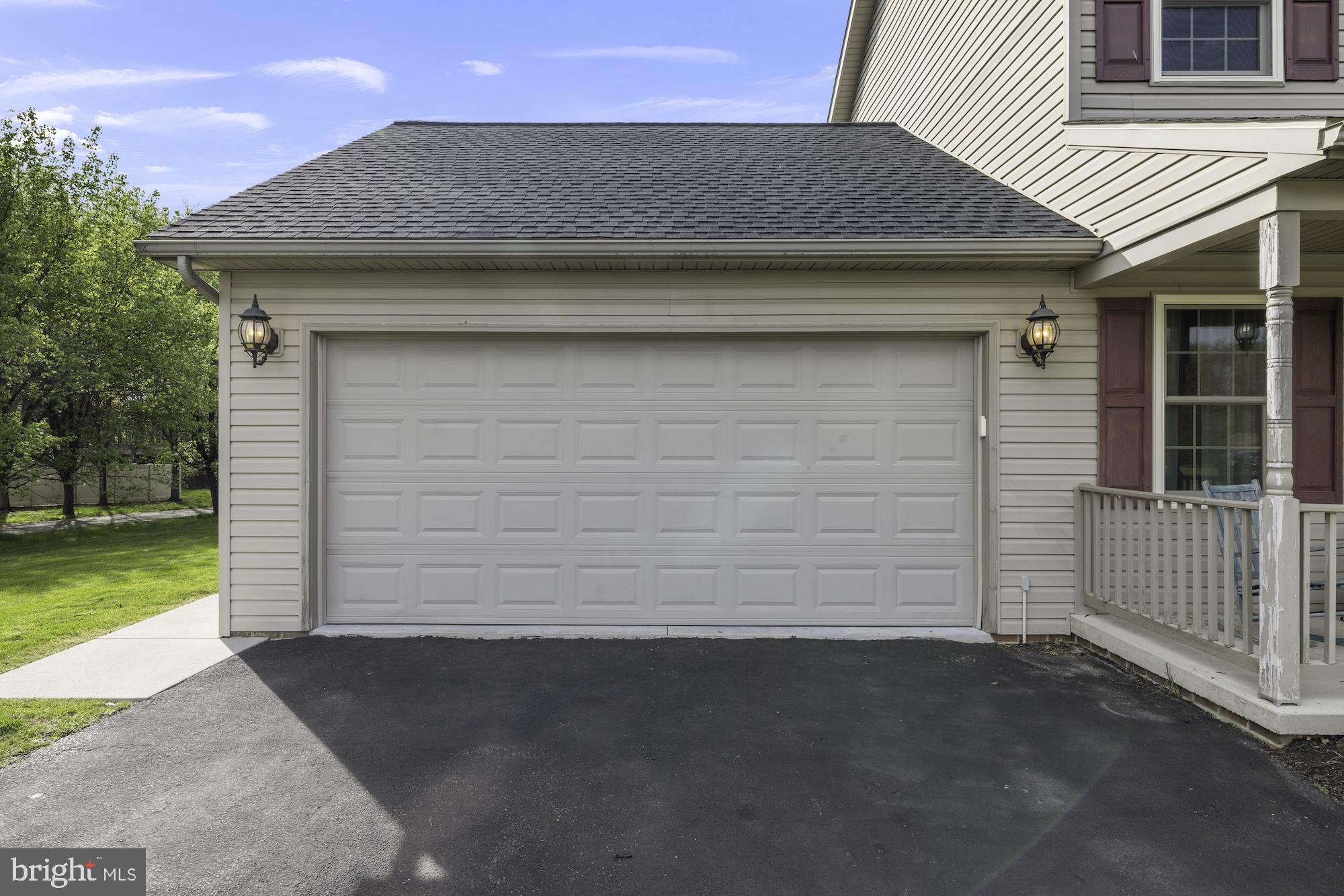 HUNTERS CROSSING - Residential