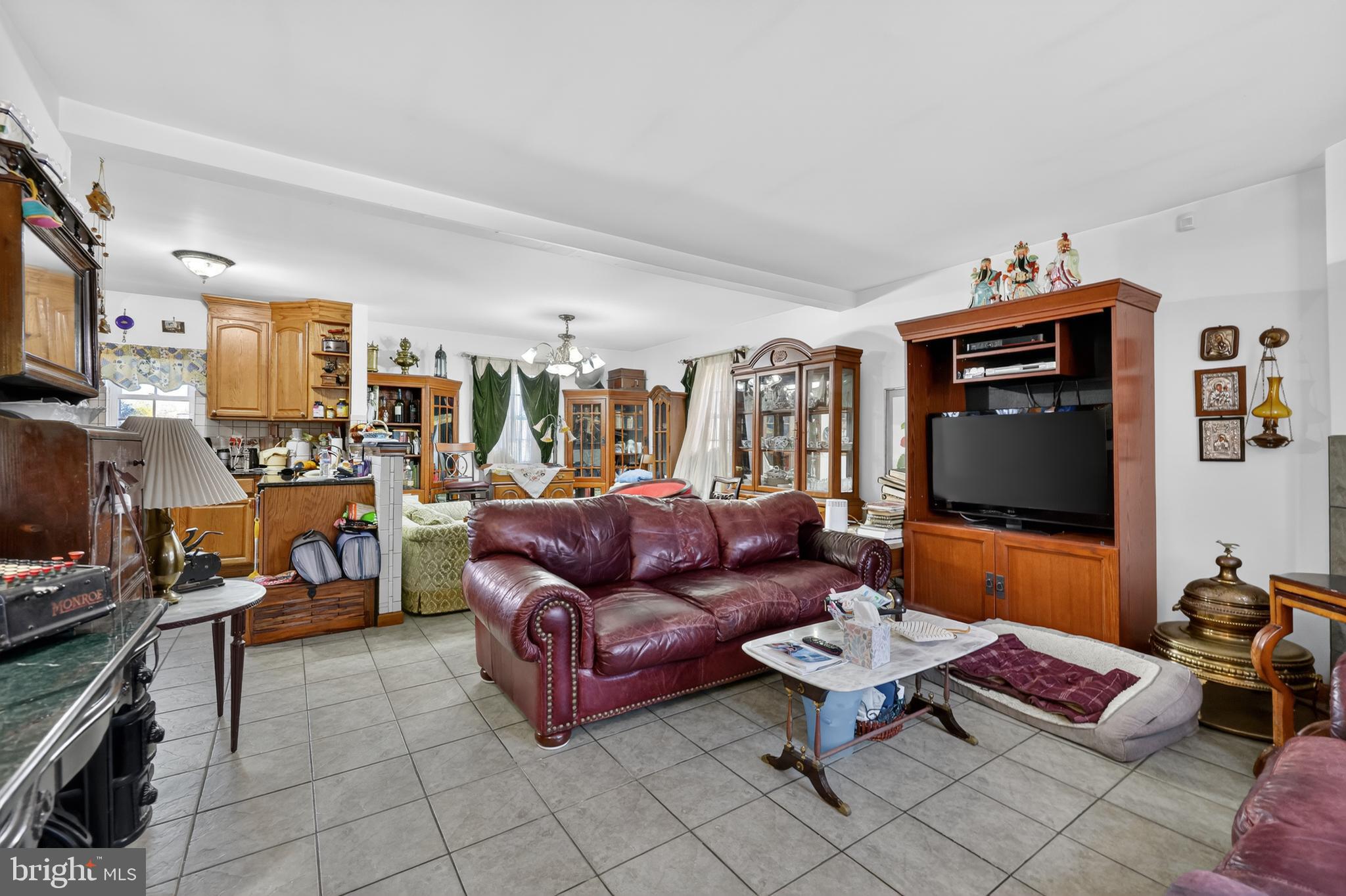 2371 BELLEVUE AVENUE