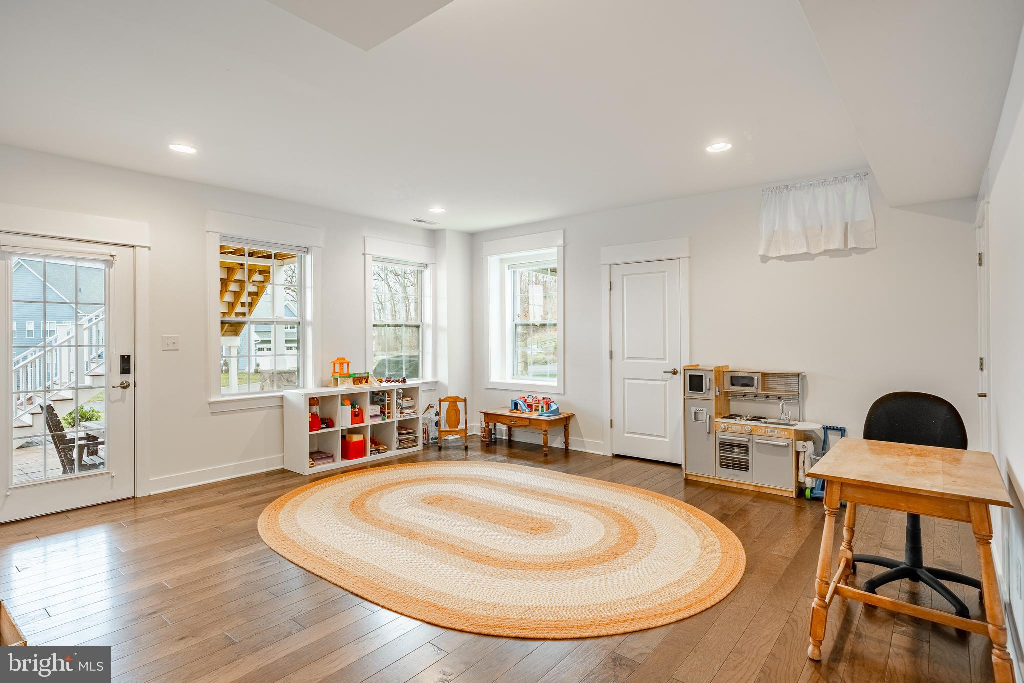 SPRING OAK - Residential