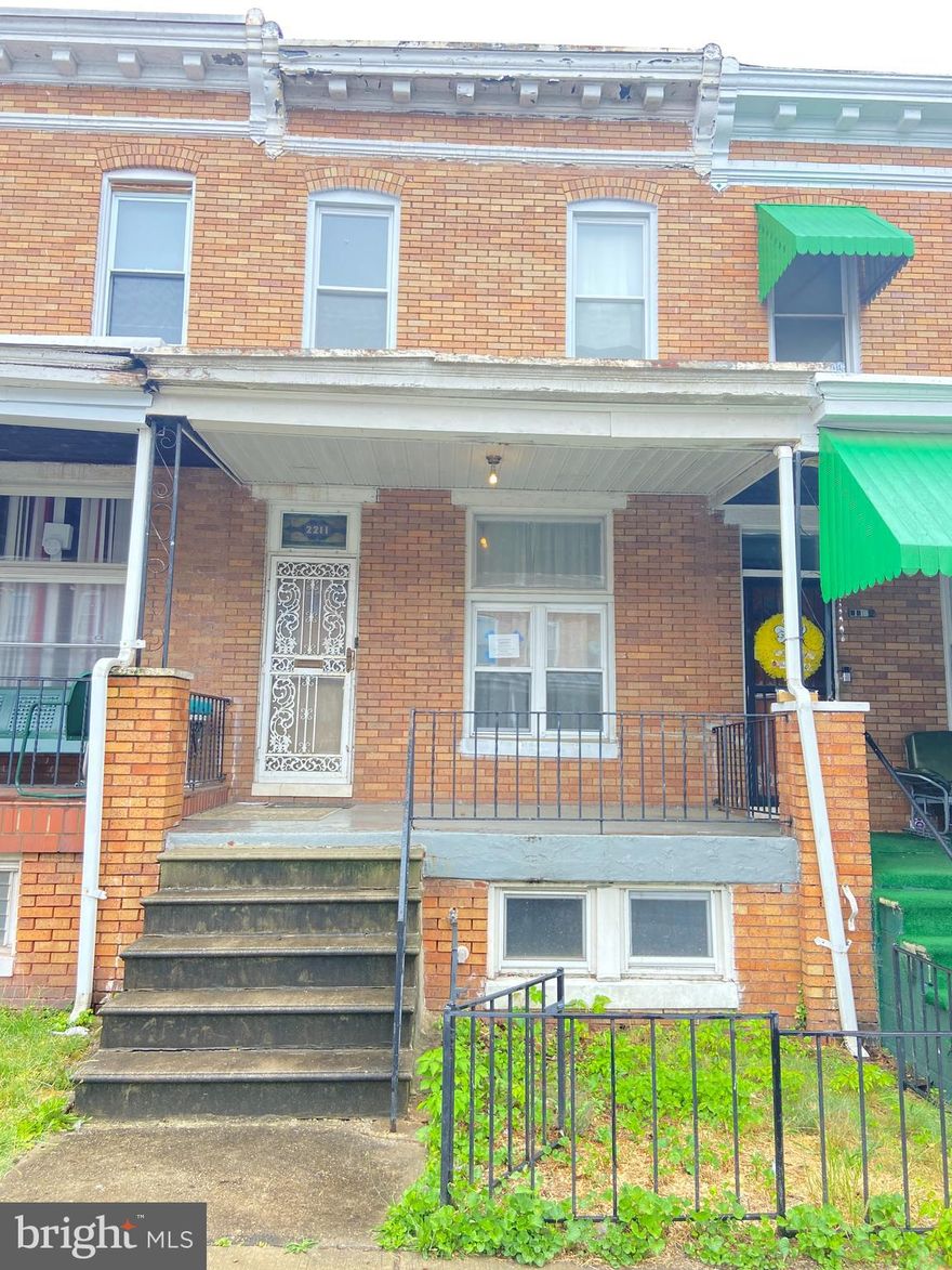 Don't miss wonderful opportunity to own or invest in this brick townhome in the neighborhood of Penrose. On the main level, you will be welcomed with an open floor plan with carpet floors, formal living room, separate dining room with chandelier, and an eat-in kitchen. The upper level features three spacious bedrooms with built-in closets and a full bath with soaking tub. The lower level has a family room and a utility room. Enjoy and have outdoor fun in fenced backyard or relax in the front porch with nice view of the streets.  Home is conveniently close to Westside Shopping Center, Grace Medical Center and schools.