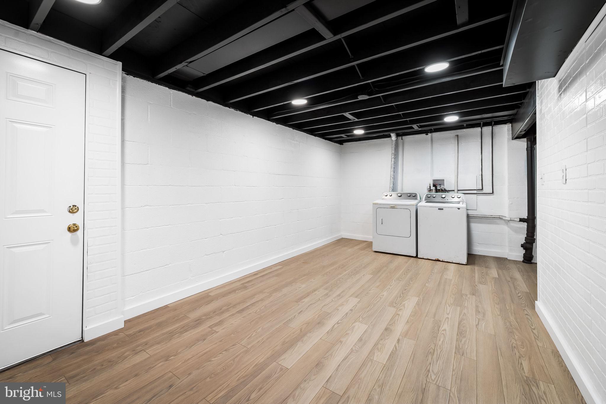 HARFORD SQUARE - Residential