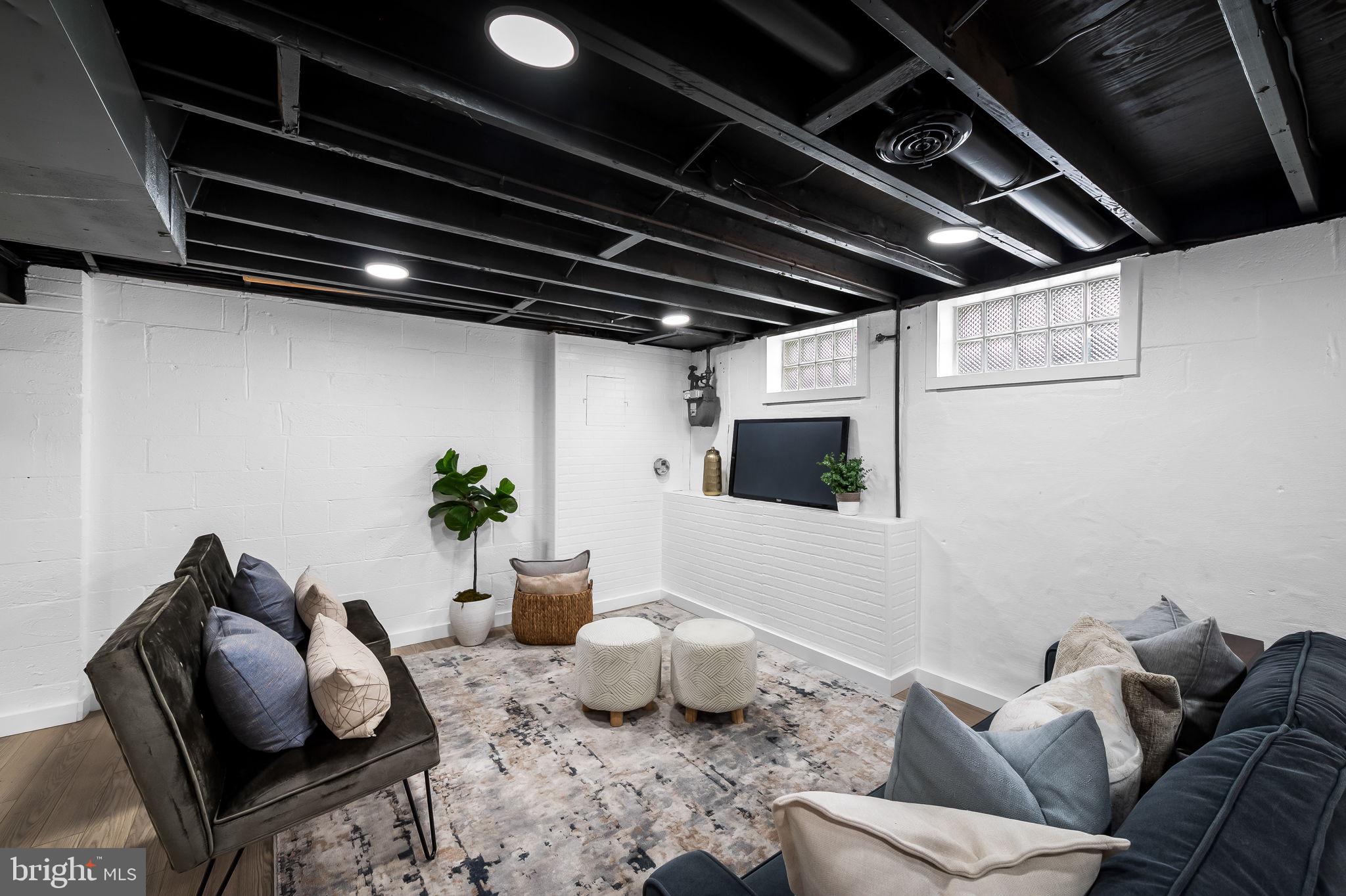 HARFORD SQUARE - Residential