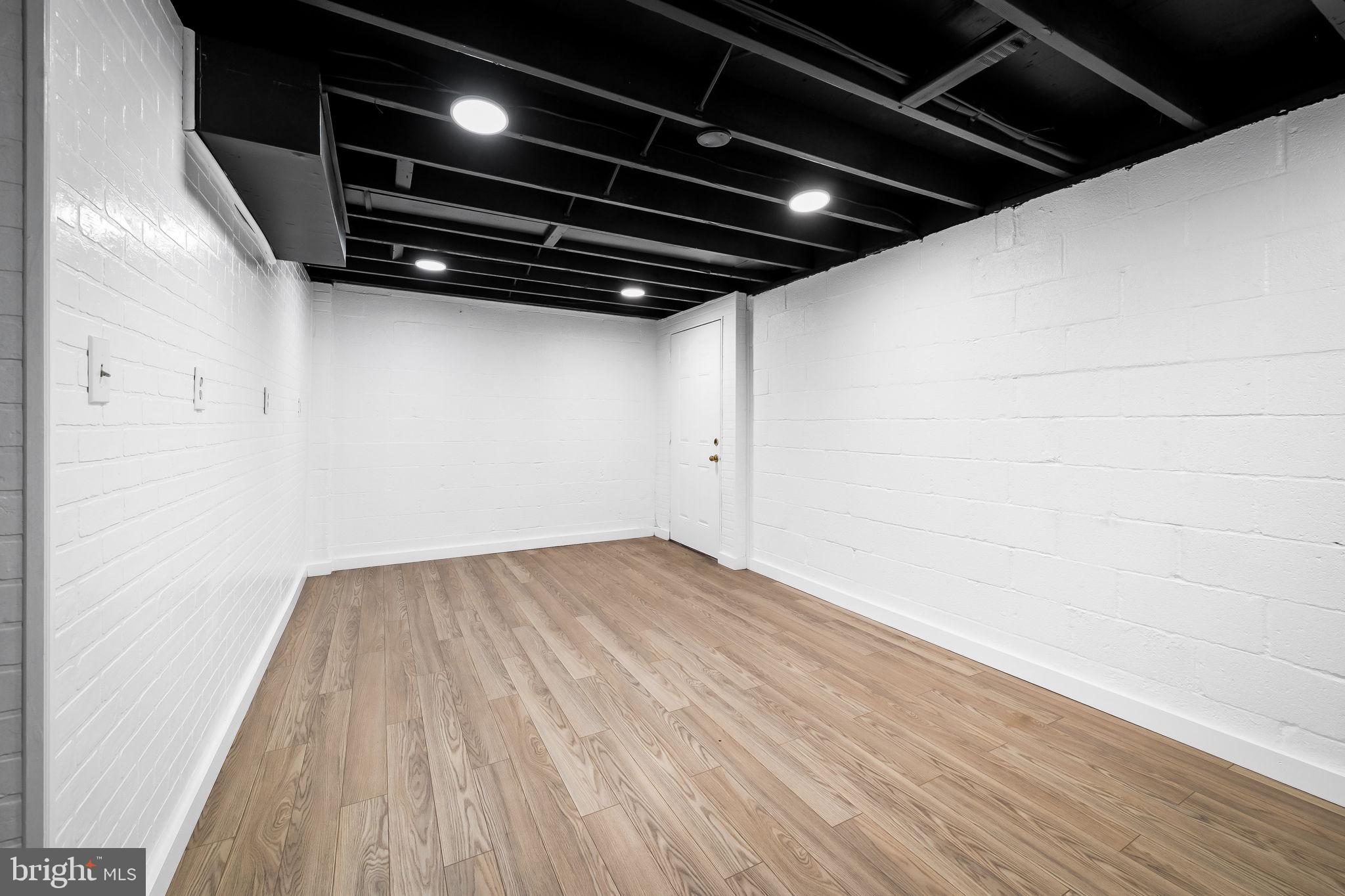 HARFORD SQUARE - Residential