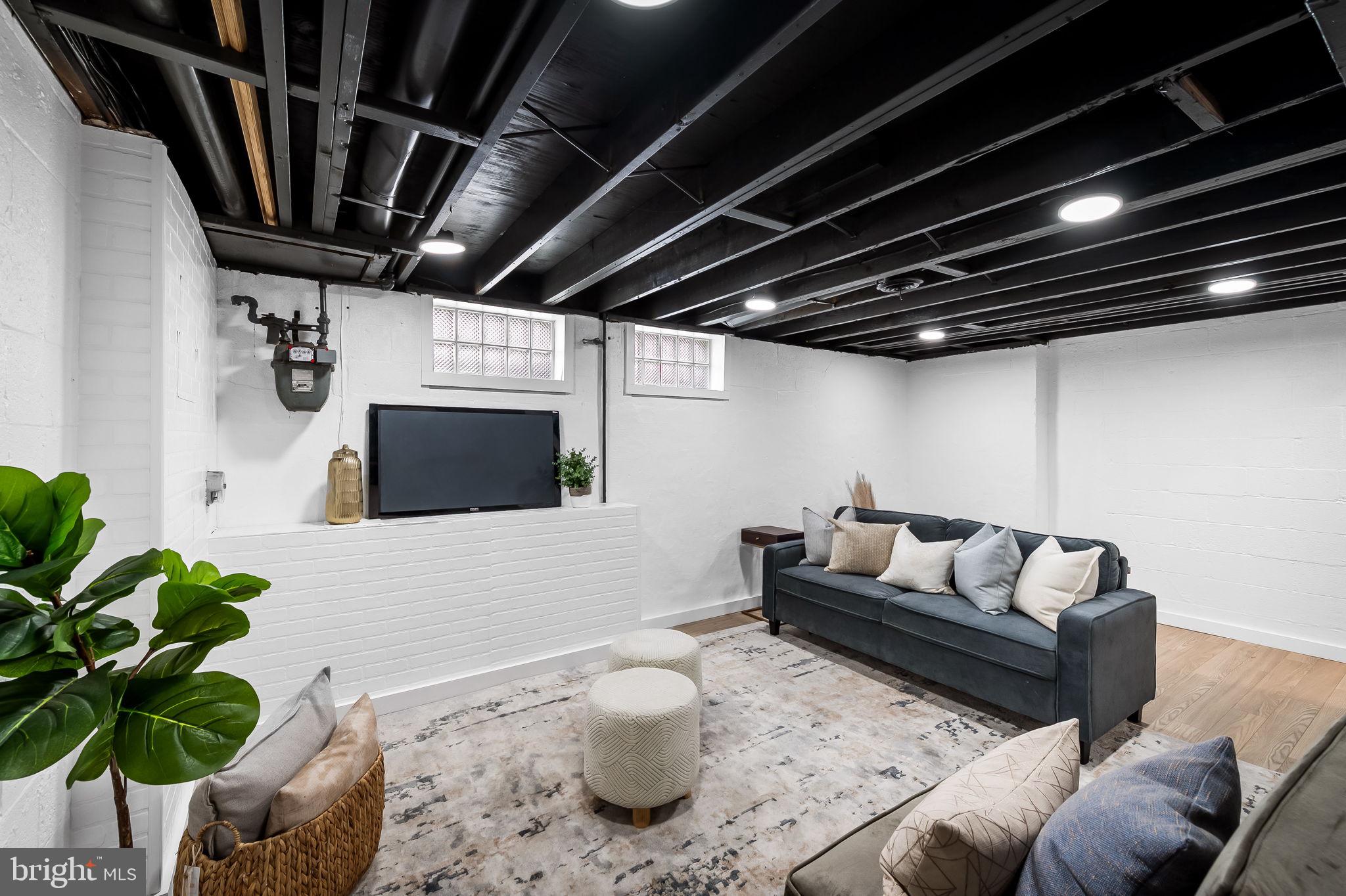 HARFORD SQUARE - Residential