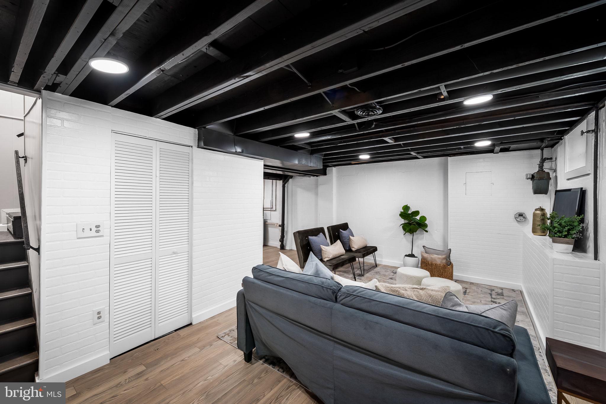 HARFORD SQUARE - Residential