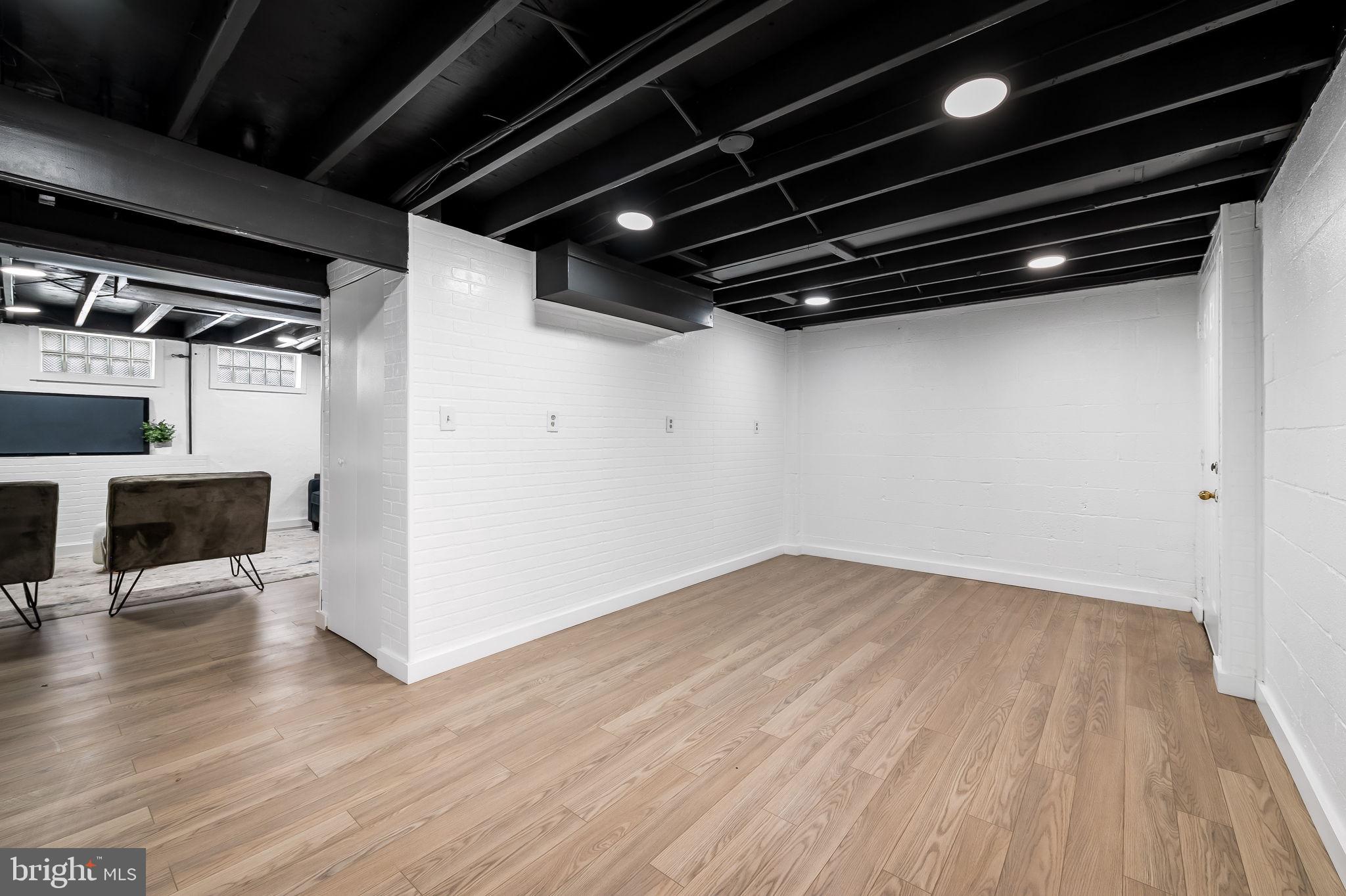 HARFORD SQUARE - Residential