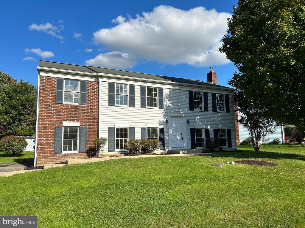 Photo of 143 CARRIAGE HOUSE DR, WILLOW STREET, PA 17584 (MLS # PALA2042094)