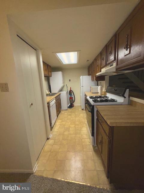 EDGEWATER VILLAGE - Residential