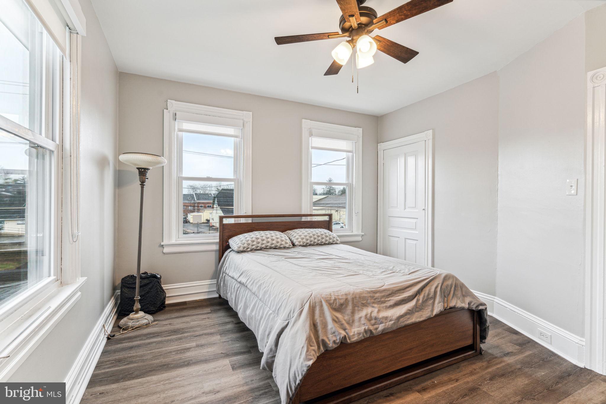 SOMERTON - Commercial Sale