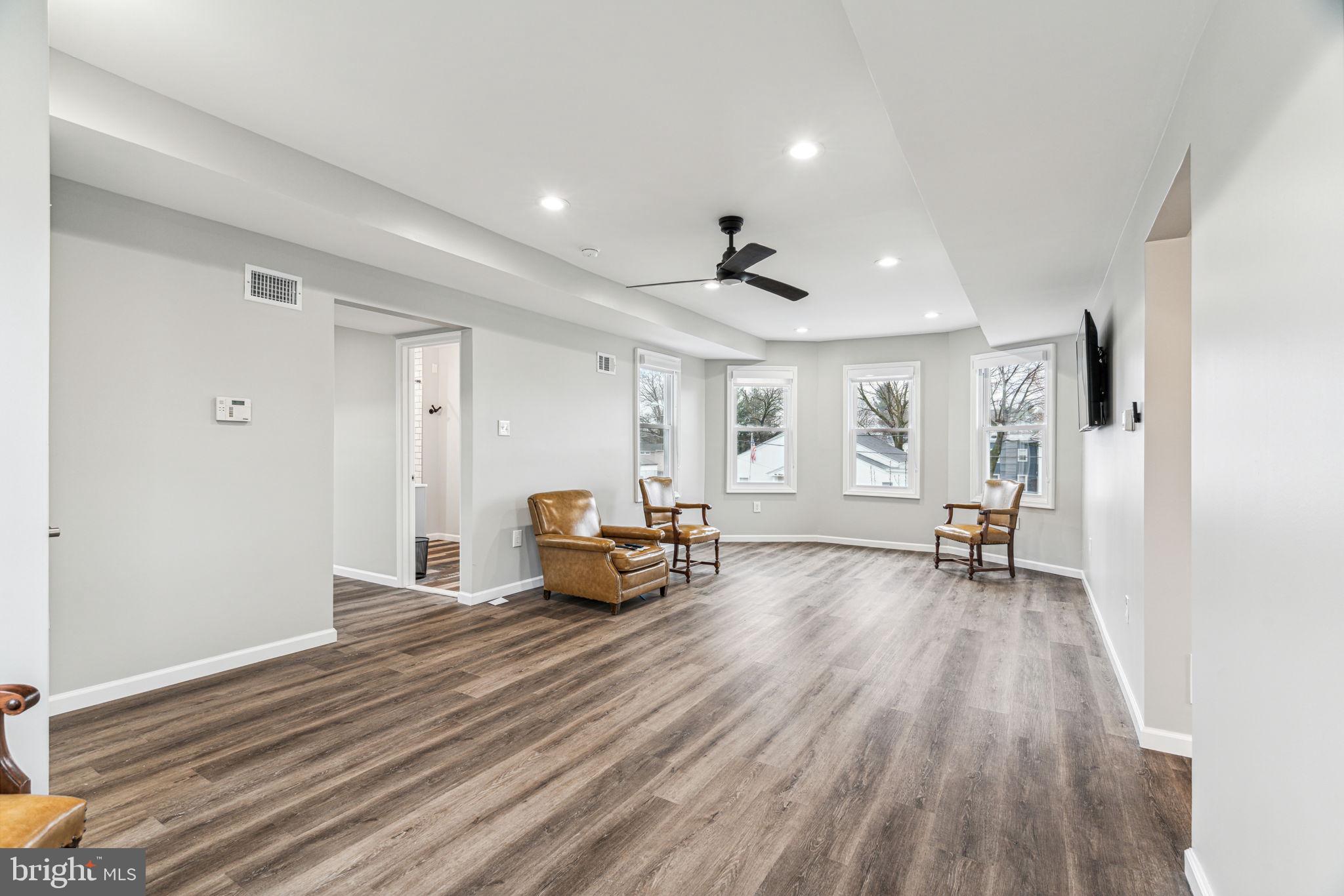 SOMERTON - Commercial Sale