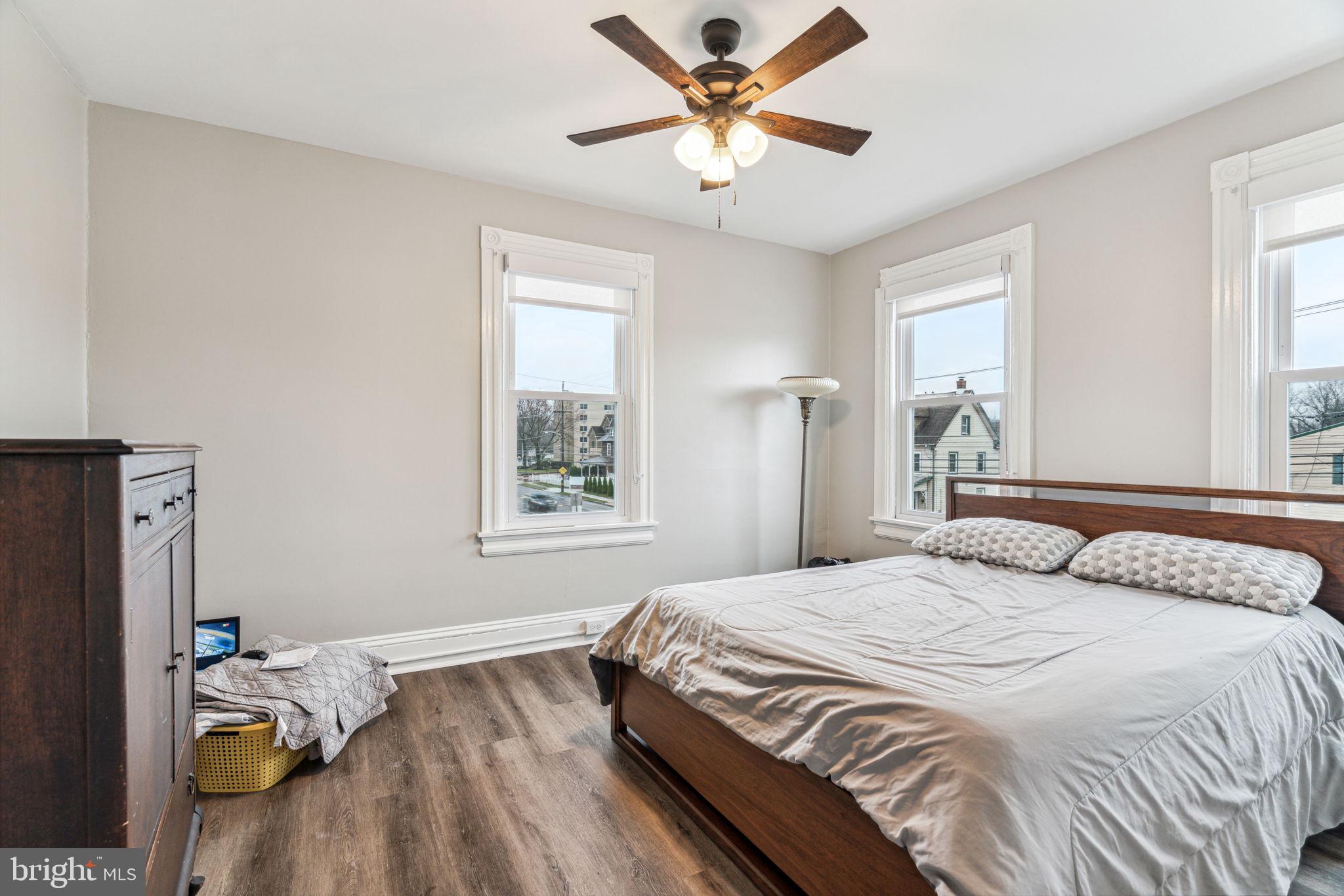 SOMERTON - Commercial Sale