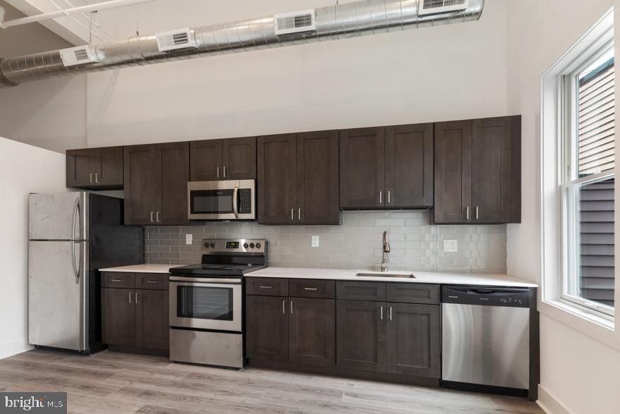 GIRARD ESTATES - Residential Lease