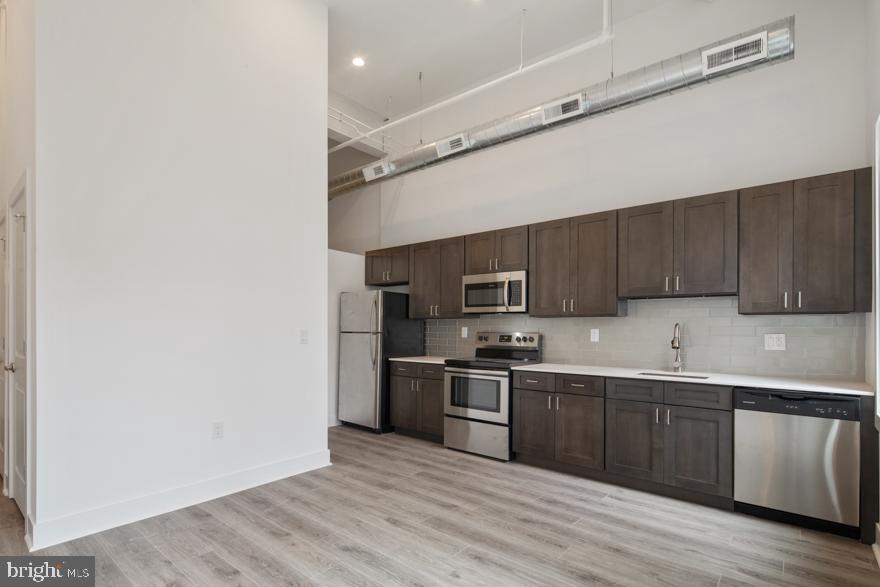 GIRARD ESTATES - Residential Lease