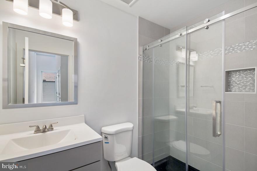 GIRARD ESTATES - Residential Lease