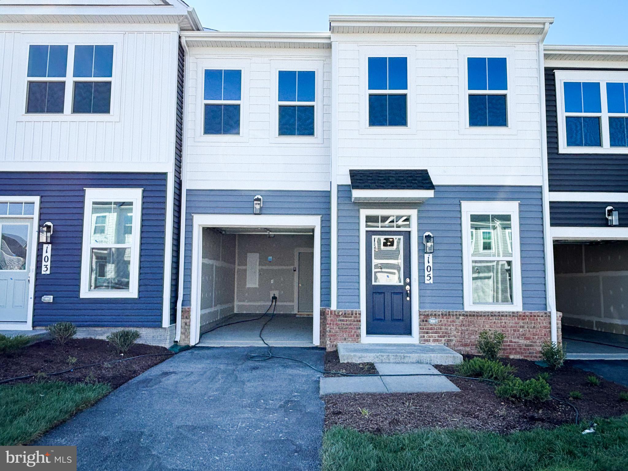 HIATT POINTE AT SNOWDEN BRIDGE - Residential