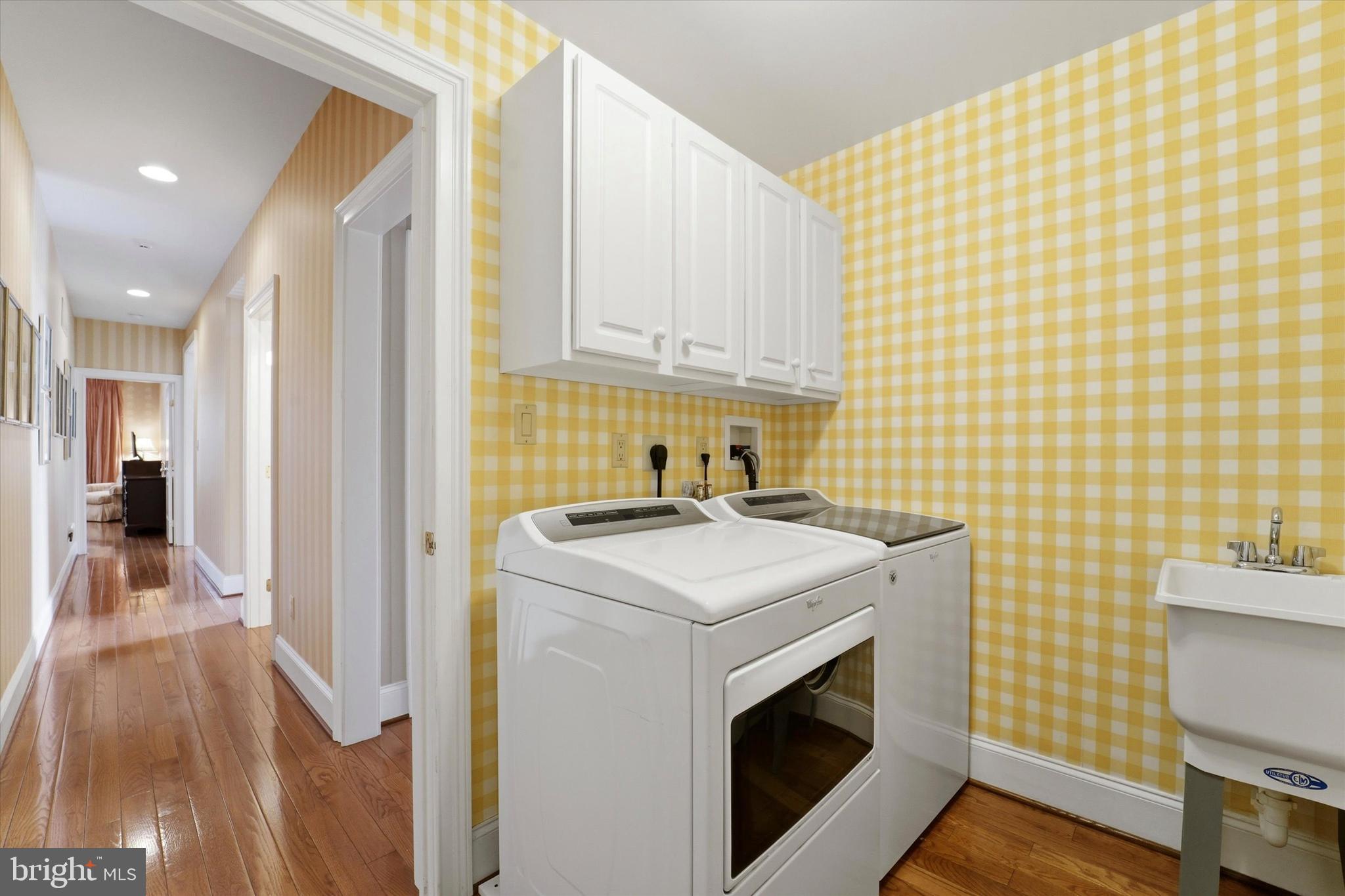 FOXCROFT OF BLUE B - Residential