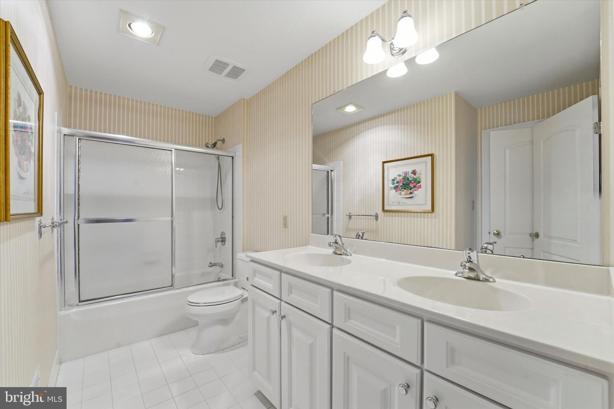 FOXCROFT OF BLUE B - Residential