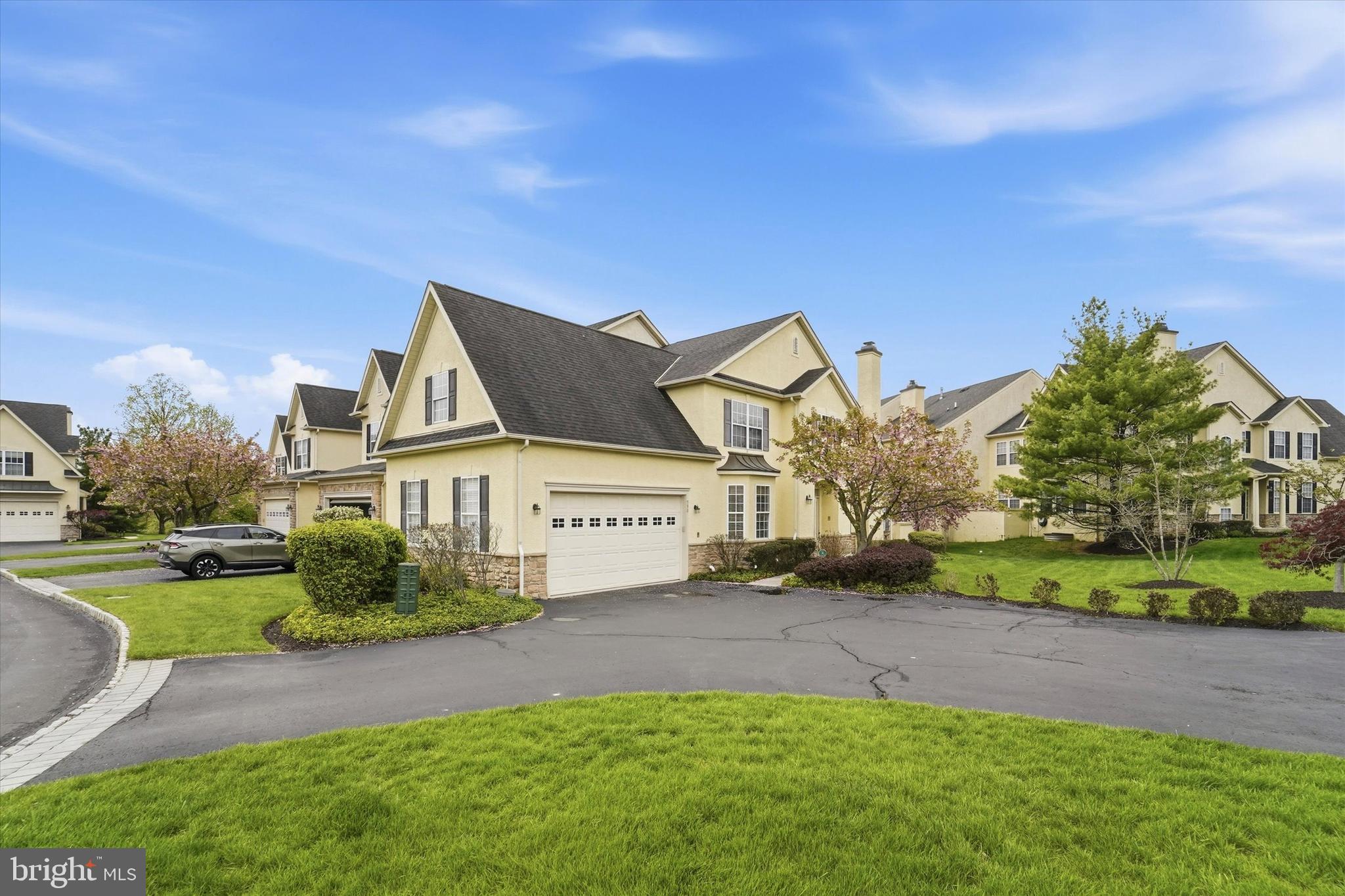590 FARMDALE CIRCLE
