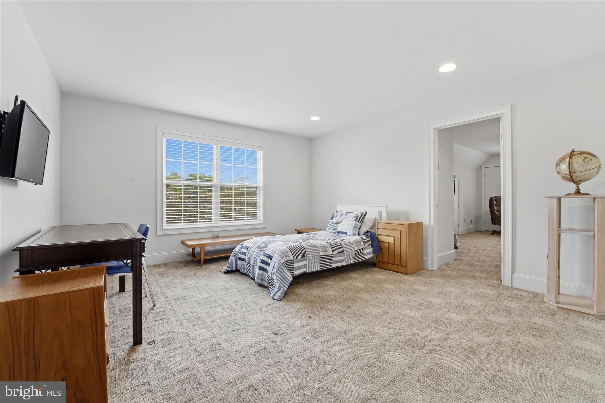 FOXCROFT OF BLUE B - Residential