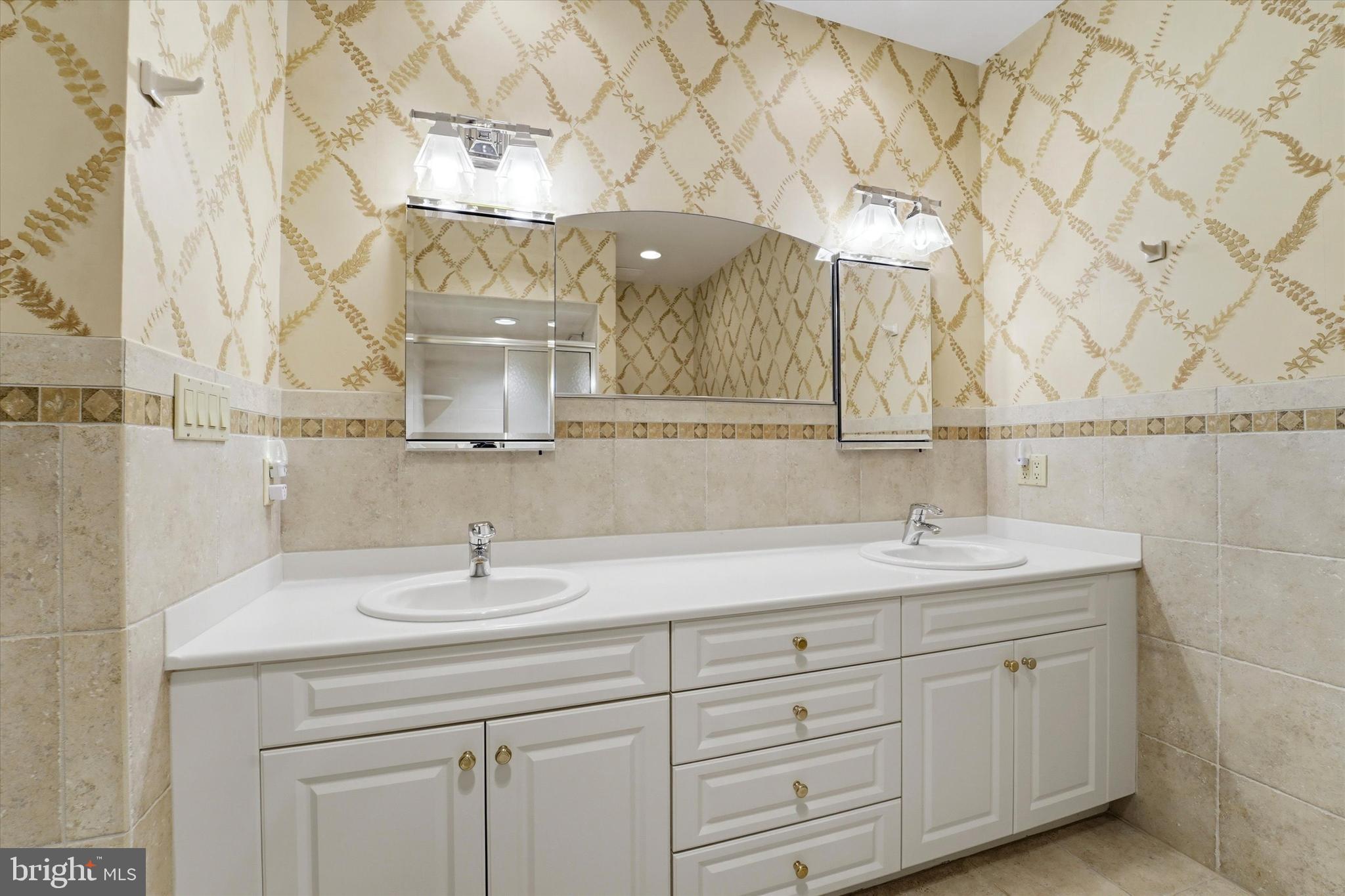 FOXCROFT OF BLUE B - Residential