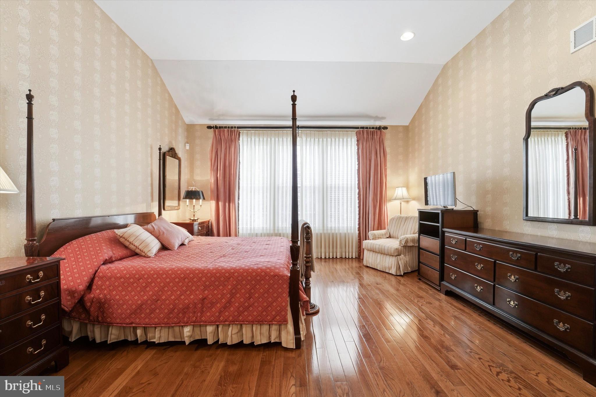 FOXCROFT OF BLUE B - Residential