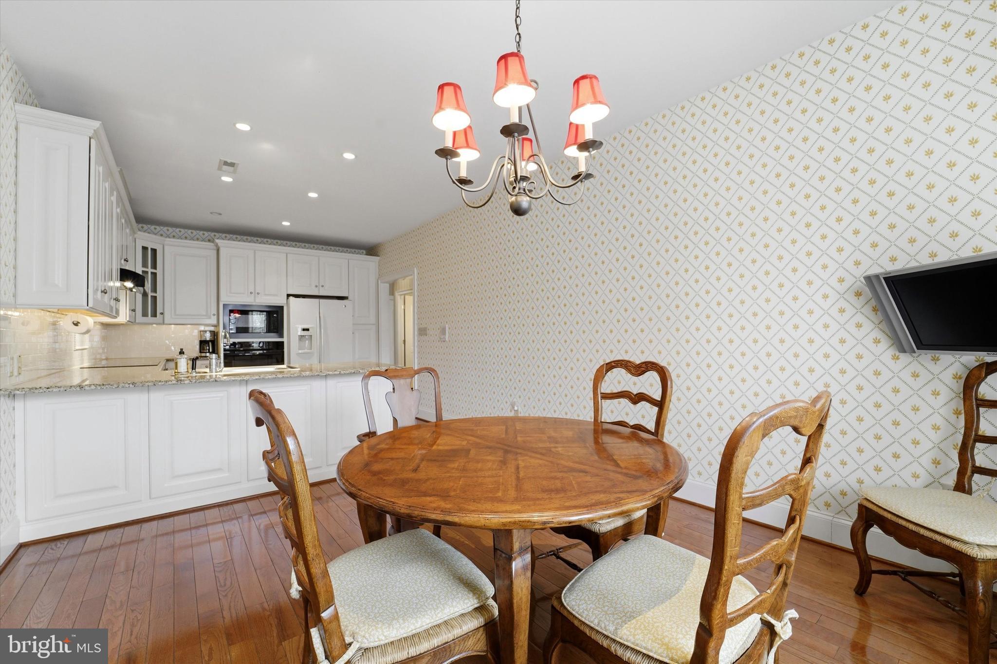 FOXCROFT OF BLUE B - Residential
