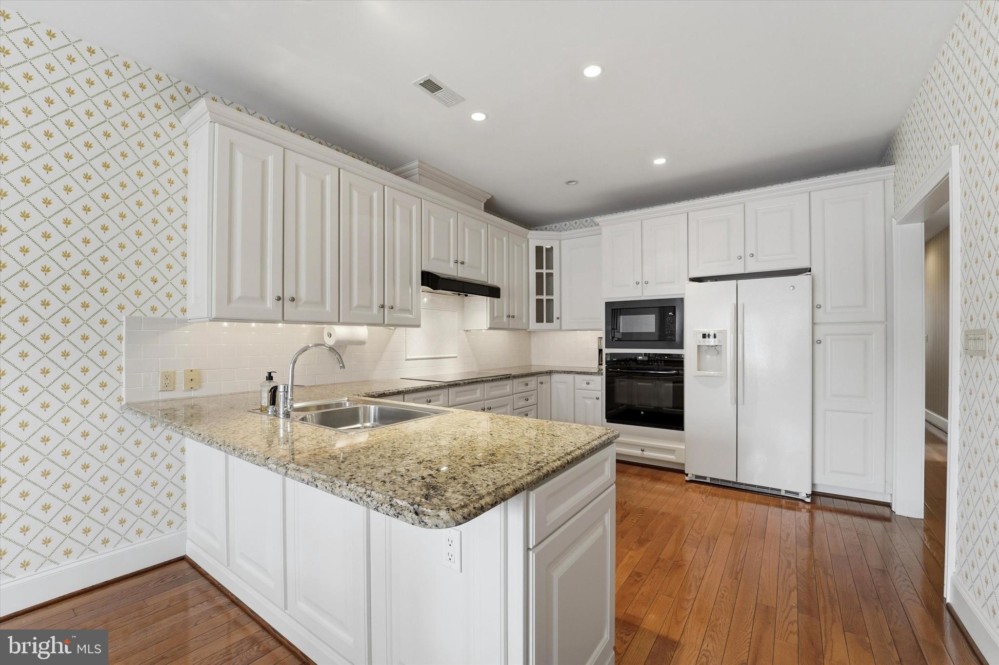 FOXCROFT OF BLUE B - Residential