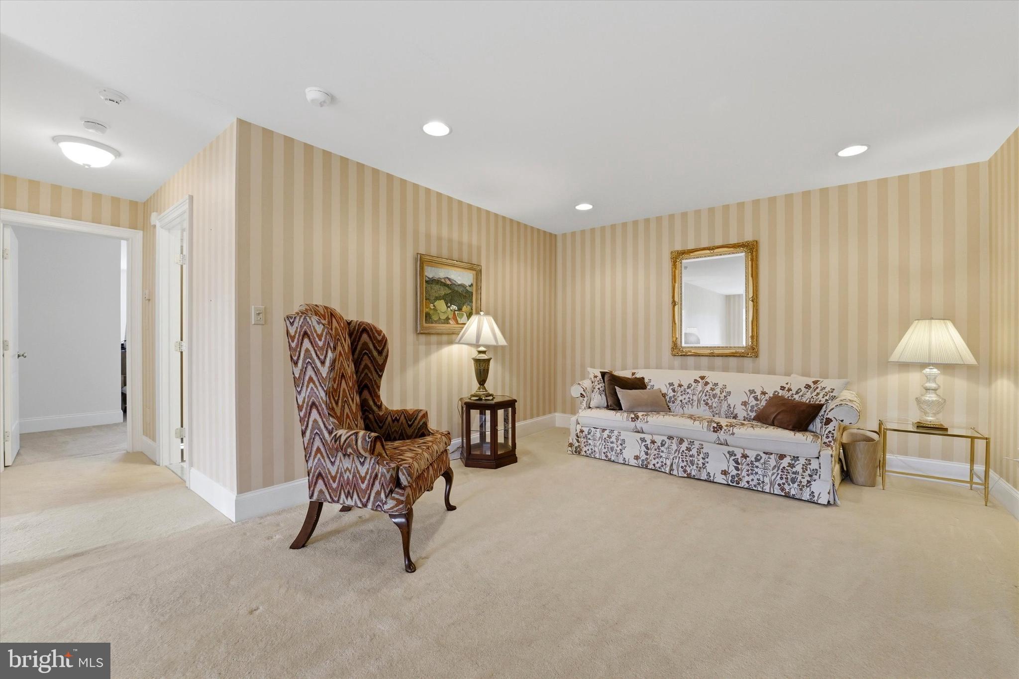 FOXCROFT OF BLUE B - Residential