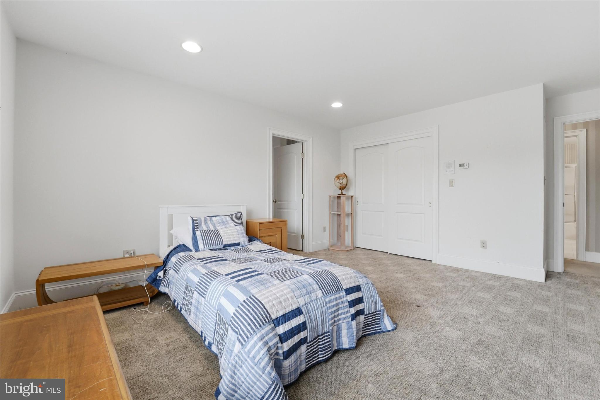 FOXCROFT OF BLUE B - Residential
