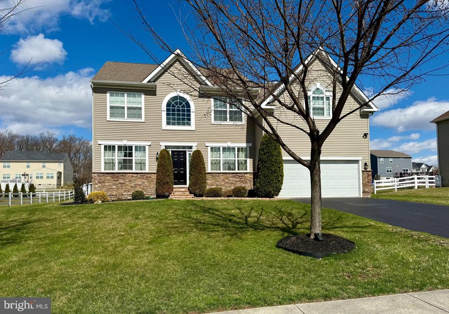 Gorgeous 6 bedroom 4 bath home in Middletown, Delaware. Spacious living area with many upgrades. Located in the Appoquinimink school district. 45 minutes to Philadelphia and 10 minutes to rt 1. Lovely neighborhood with community amenities such as basketball court and pool. Come take a look at your new home in the burgeoning Middletown community.