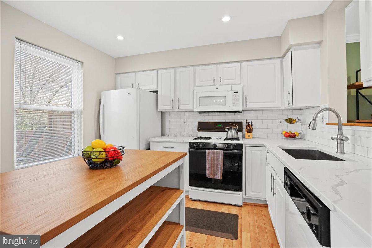 VILLAGES AT HOMELAND - Residential