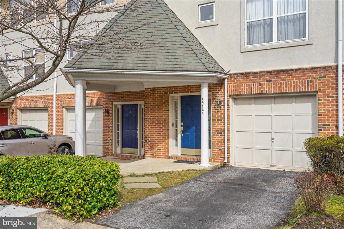 VILLAGES AT HOMELAND - Residential