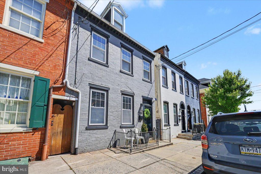 Photo of 327 E Chestnut Street, LANCASTER, PA 17602 (MLS # PALA2087680)