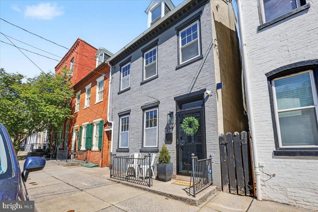 Photo of 327 E Chestnut Street, LANCASTER, PA 17602 (MLS # PALA2087680)