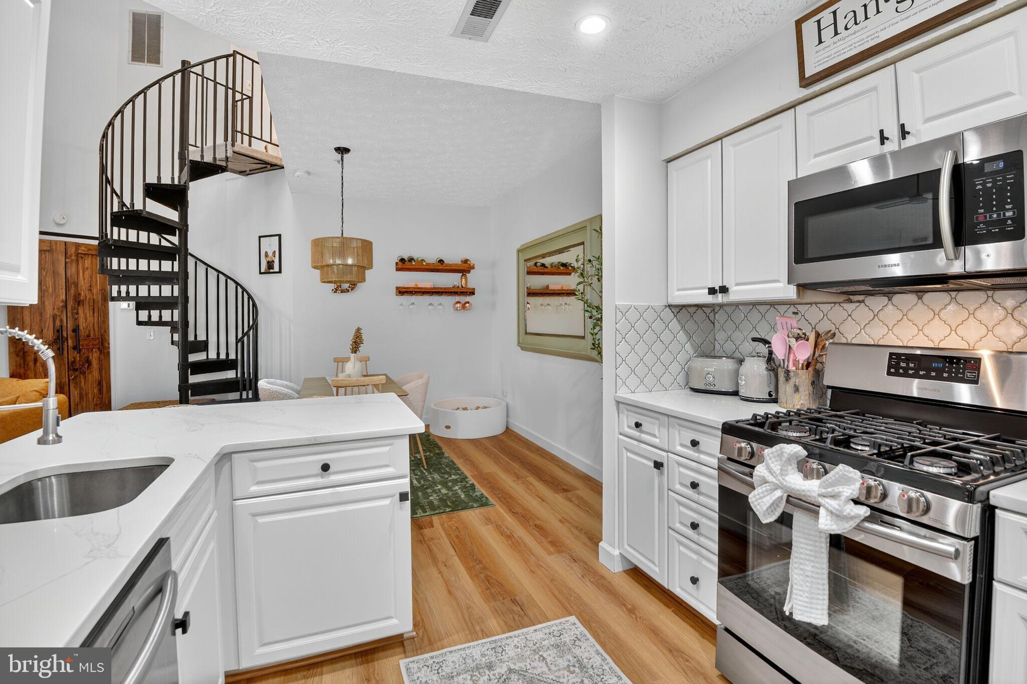 RIVERGATE - Residential