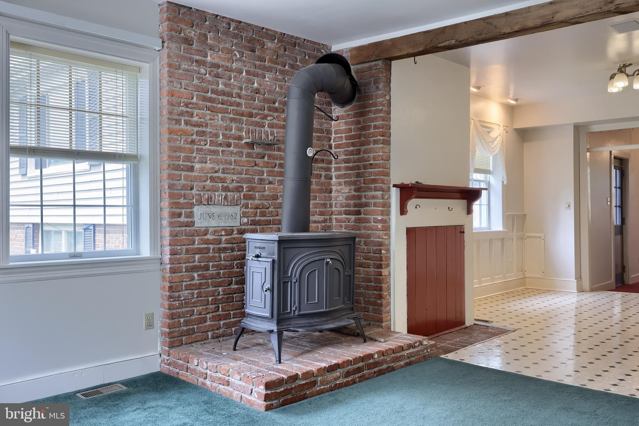 250 W WALNUT STREET