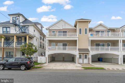 Townhouse For Sale - 220 E Poplar Avenue #203<br/> WILDWOOD, NJ 08260
