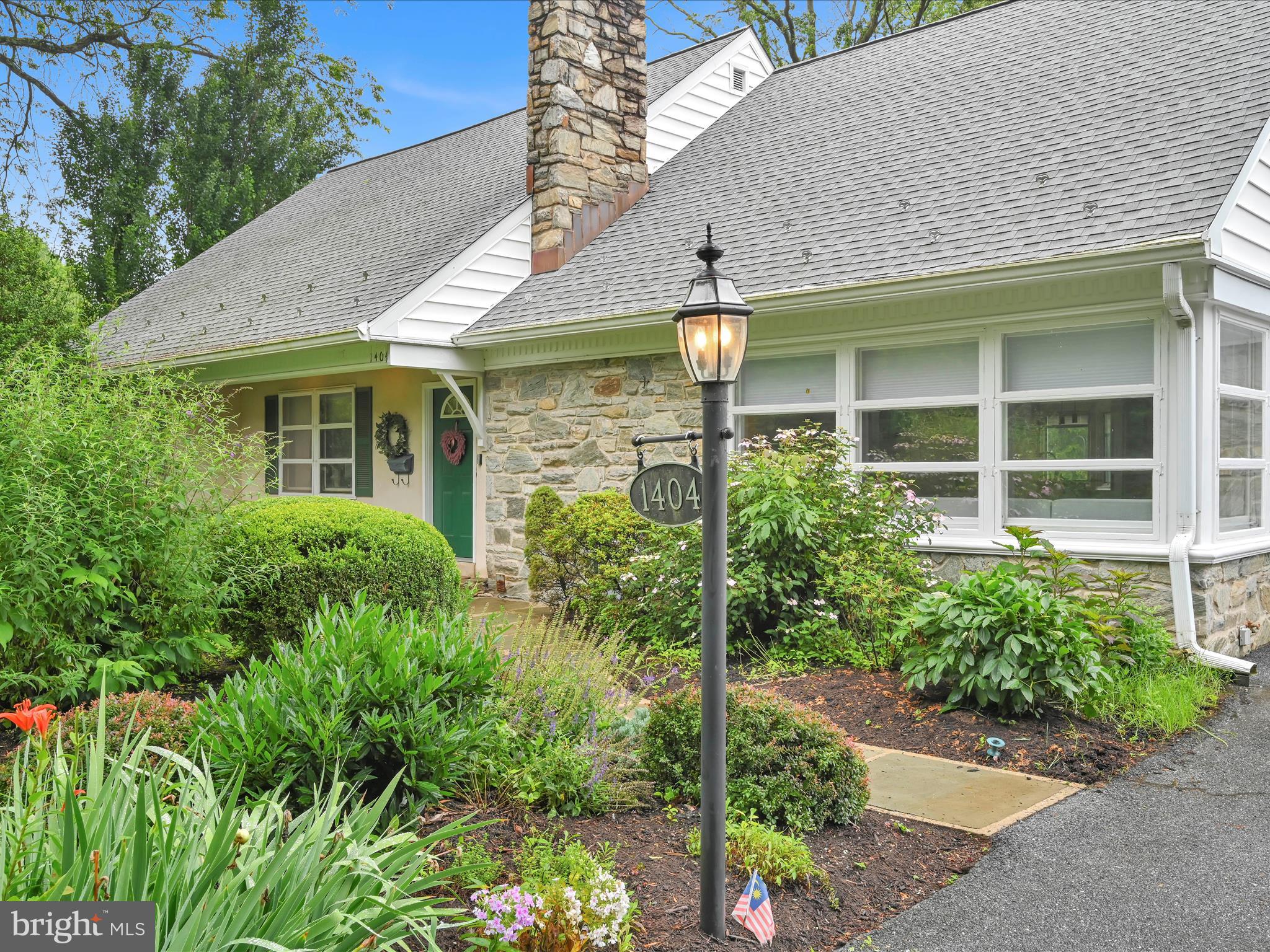 1404 HILLCREST ROAD