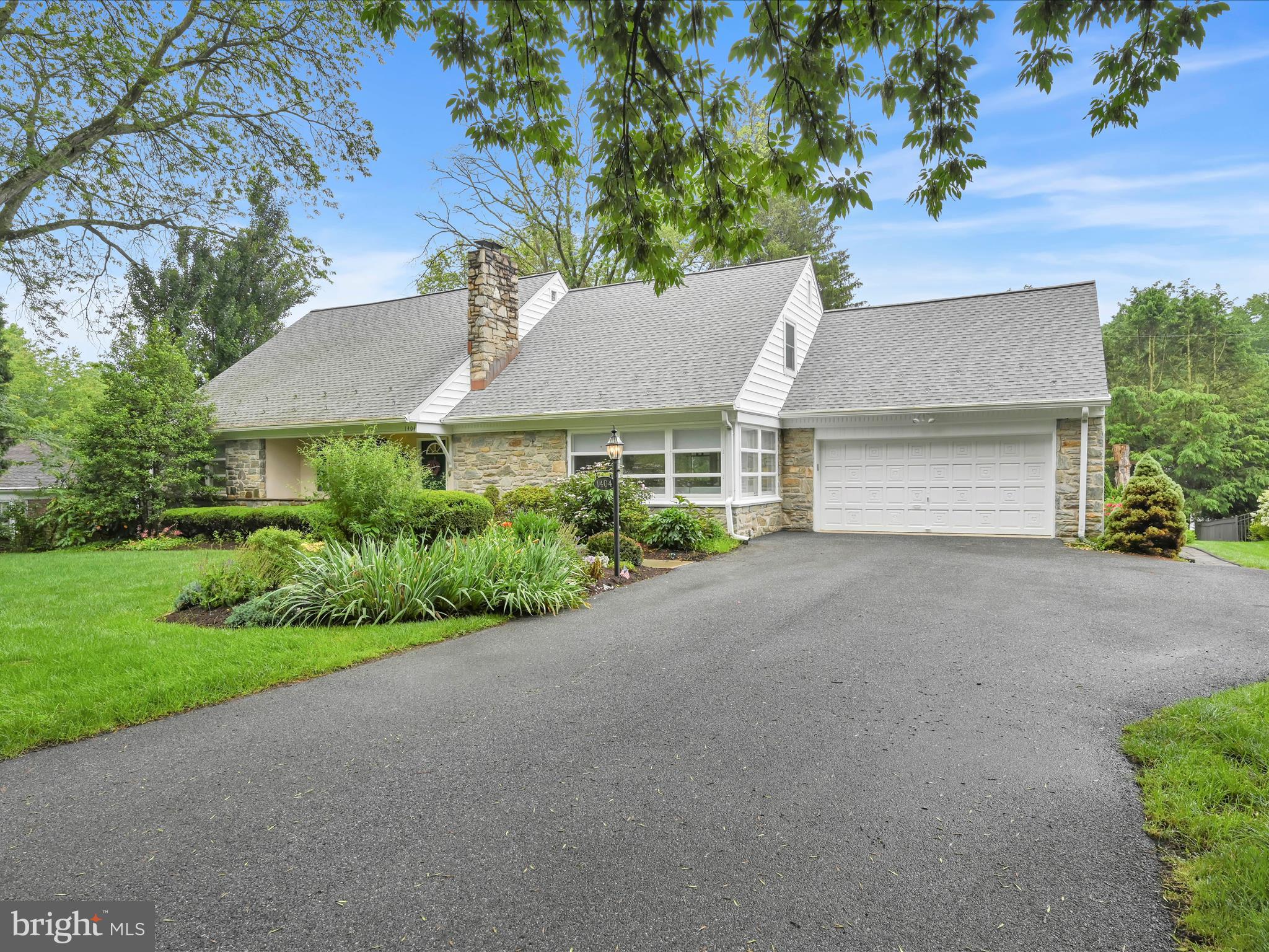 1404 HILLCREST ROAD