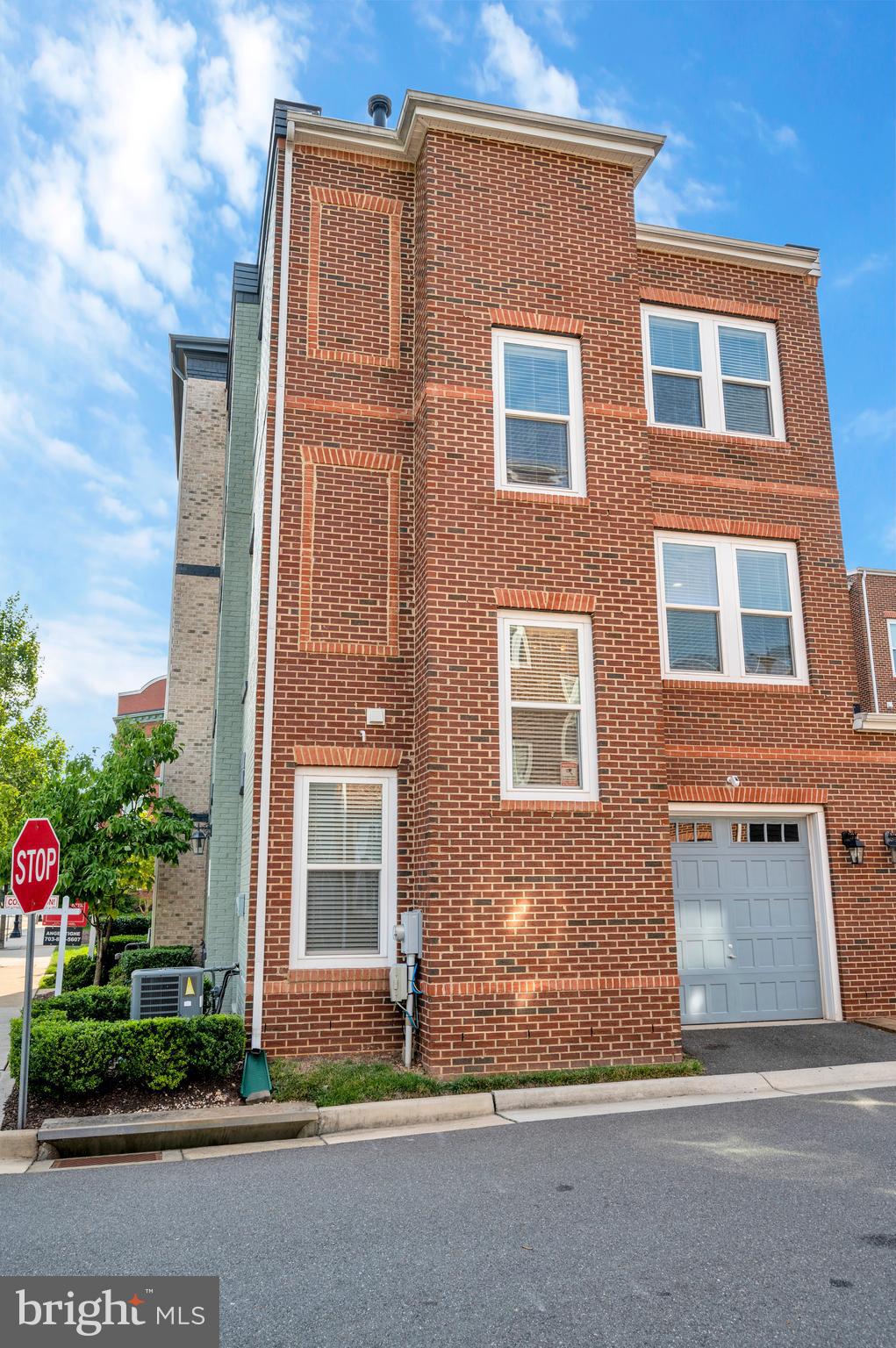 OLDE TOWNE SQUARE - Residential