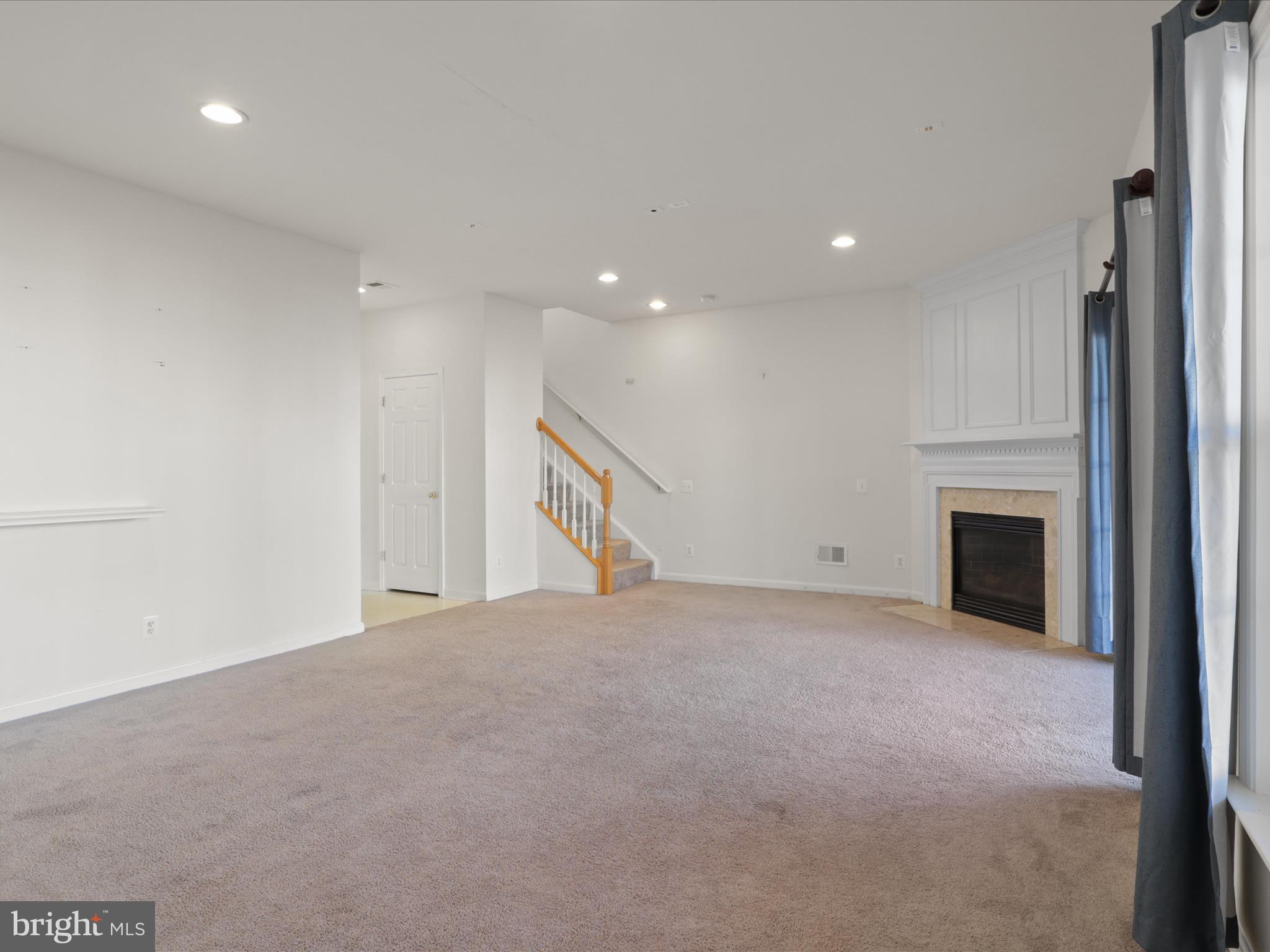 LOUDOUN PARKWAY CENTER - Residential Lease