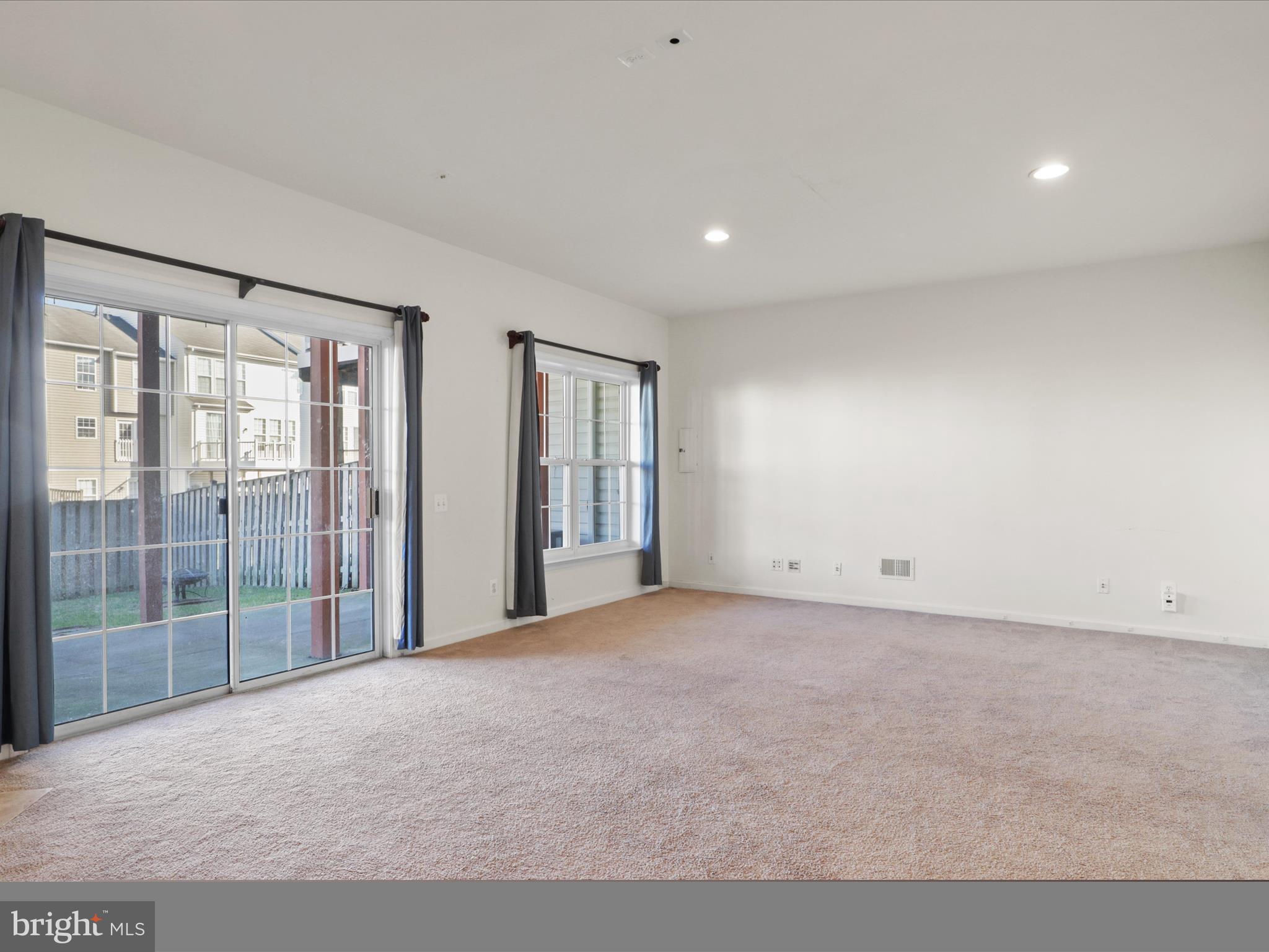 LOUDOUN PARKWAY CENTER - Residential Lease